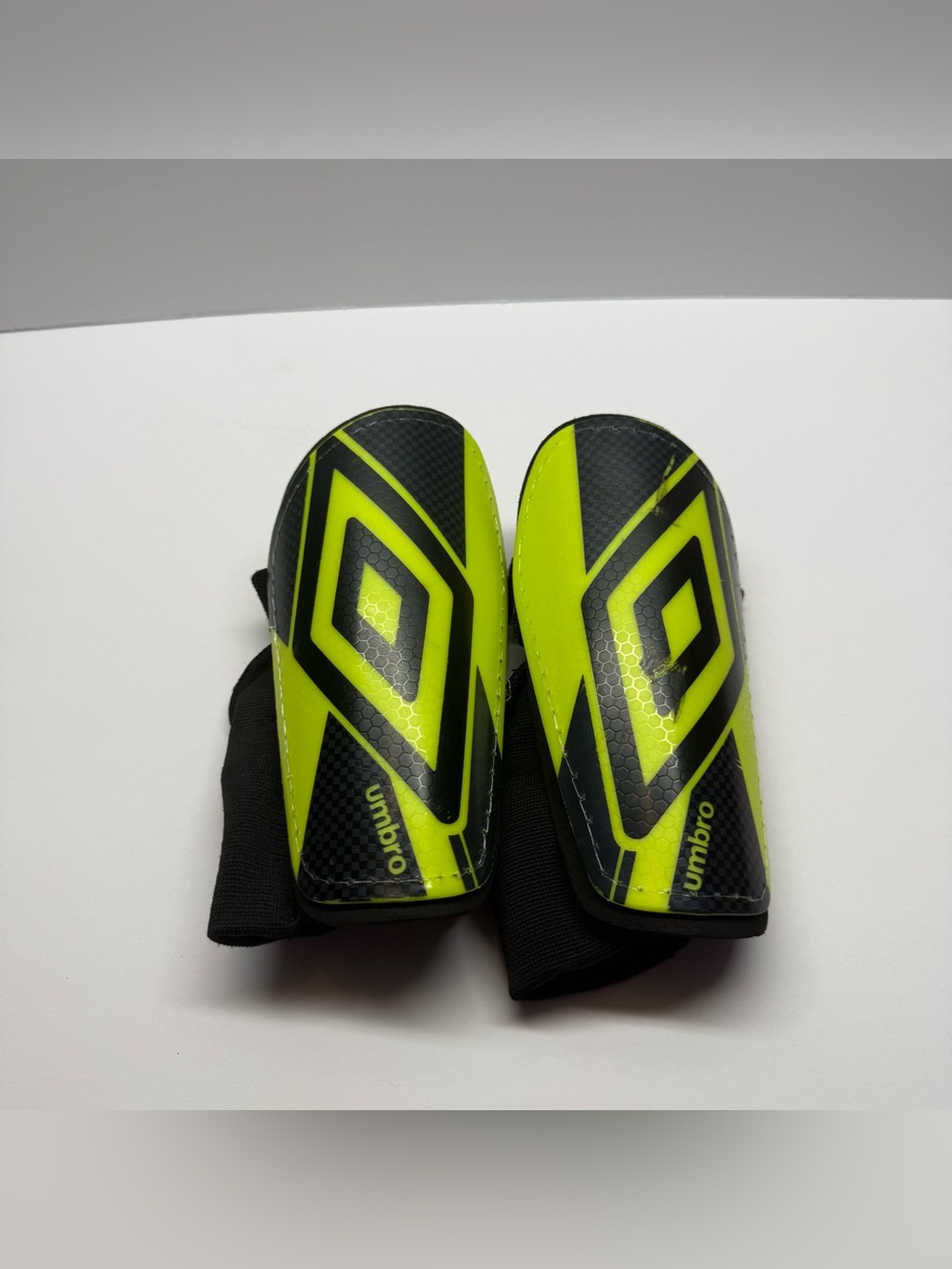 Umbro Ceramica Stirrup Soccer Shin Guards
